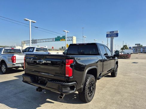 Used 2024 Chevrolet Silverado 2500 High Country w/ High Country Premium Package image 6