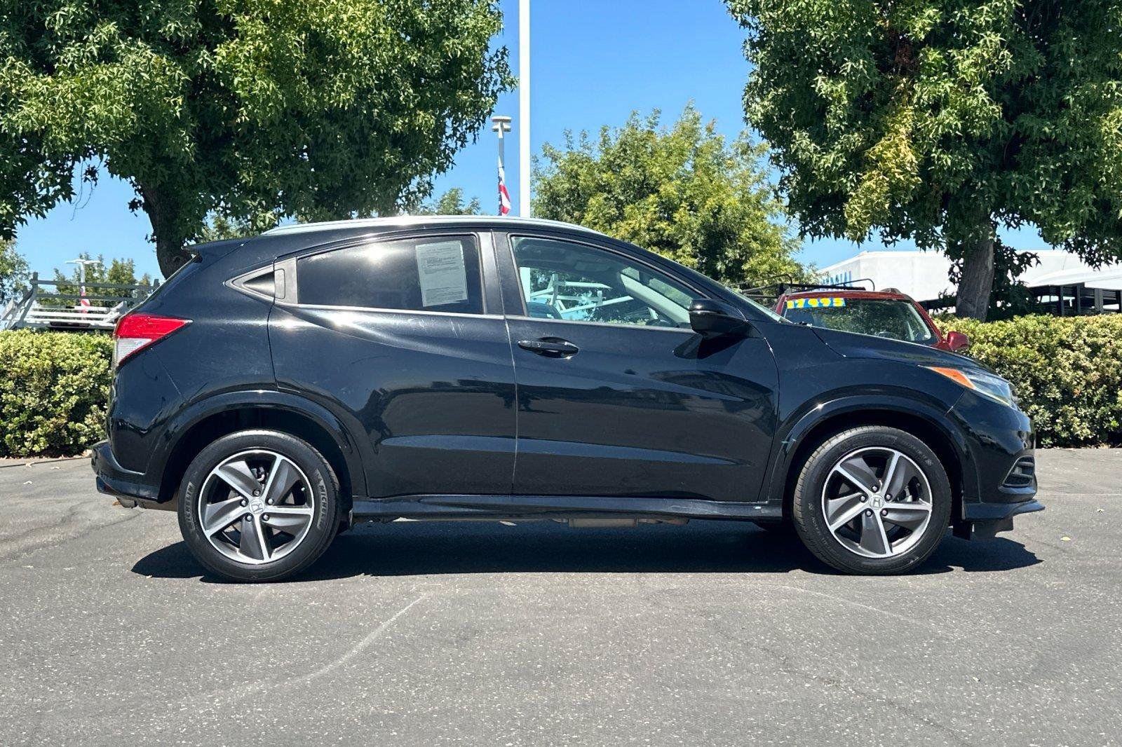 Used 2019 Honda HR-V Touring image 3