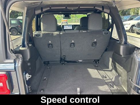 Used 2025 Jeep Wrangler Unlimited Rubicon AWD/4WD image 31