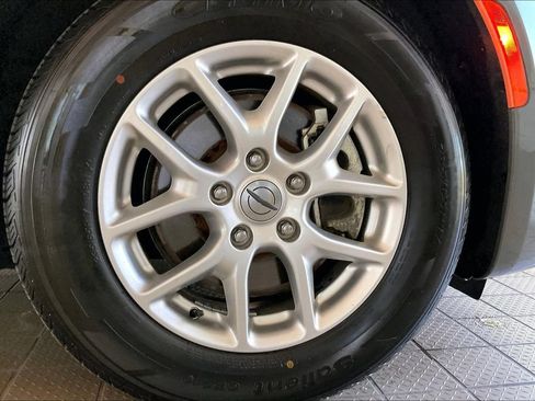 Used 2023 Chrysler Pacifica Touring-L FWD image 35