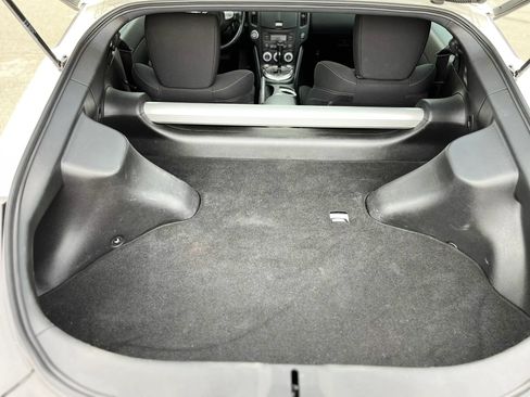 Used 2016 Nissan 370Z Coupe RWD image 20