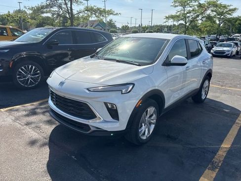 Used 2024 Buick Encore GX Preferred AWD/4WD image 1
