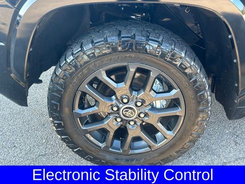 Used 2023 Toyota Tundra Platinum w/ Advanced Package image 18