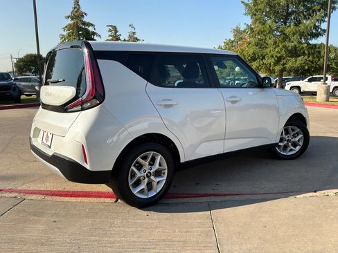 Used 2025 Kia Soul LX w/ LX Technology Package FWD image 6
