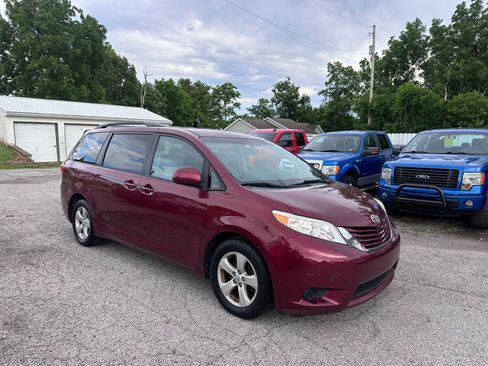 Used 2015 Toyota Sienna LE FWD image 3