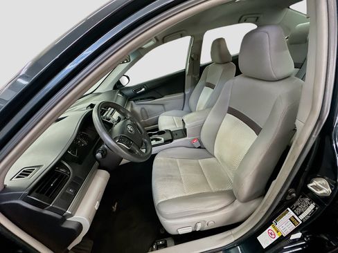 Used 2014 Toyota Camry LE FWD image 13