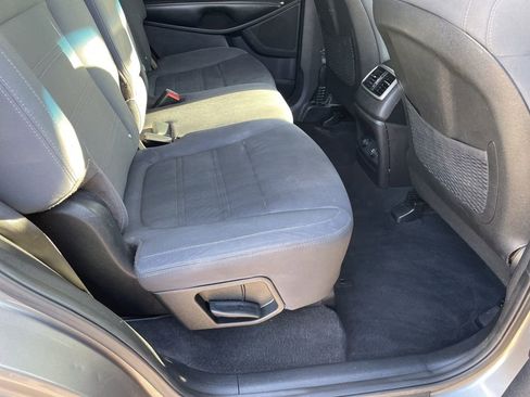 Used 2019 Kia Sorento LX image 33