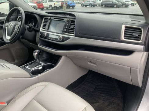 Used 2016 Toyota Highlander XLE image 61