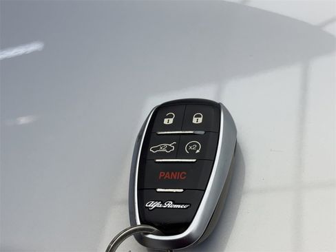 Used 2022 Alfa Romeo Stelvio Ti image 51