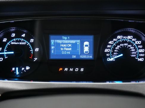 Used 2018 Ford Taurus SE image 15