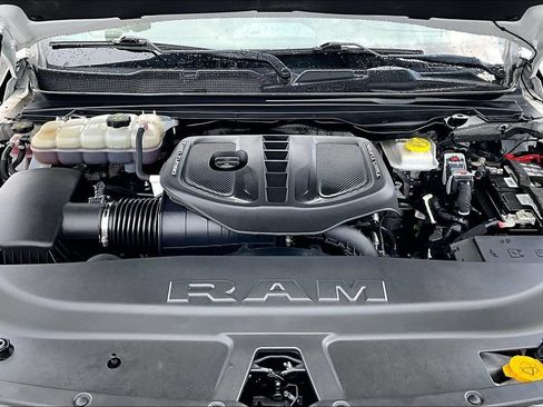 Used 2025 RAM 1500 Limited AWD/4WD image 32