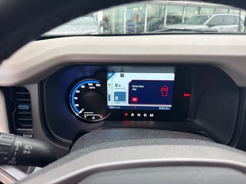 Used 2023 Ford Bronco Wildtrak image 16