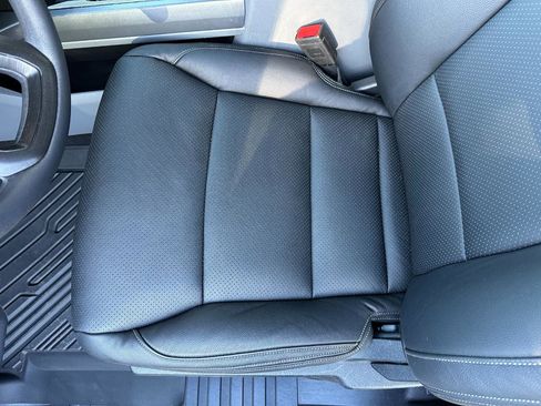 Used 2024 Ford F250 XLT w/ Black Appearance Package image 12