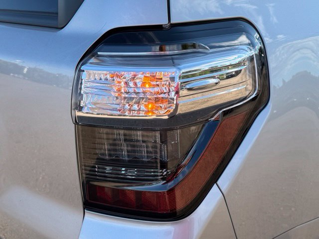 Used 2022 Toyota 4Runner Limited AWD/4WD image 13