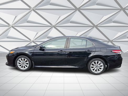 Used 2019 Toyota Camry LE FWD image 6
