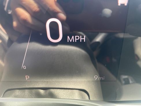 Used 2025 Buick Encore GX Avenir w/ Avenir Technology Package image 23