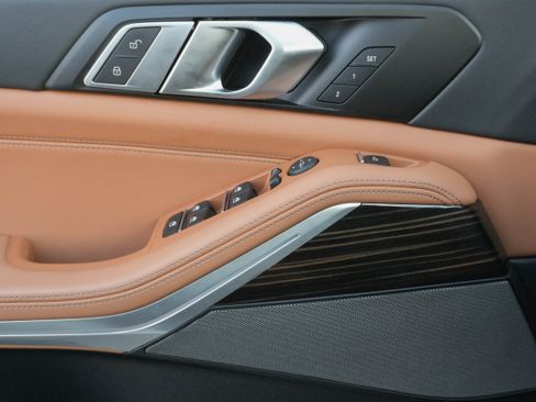 Used 2025 BMW X5 xDrive40i w/ Executive Package image 12