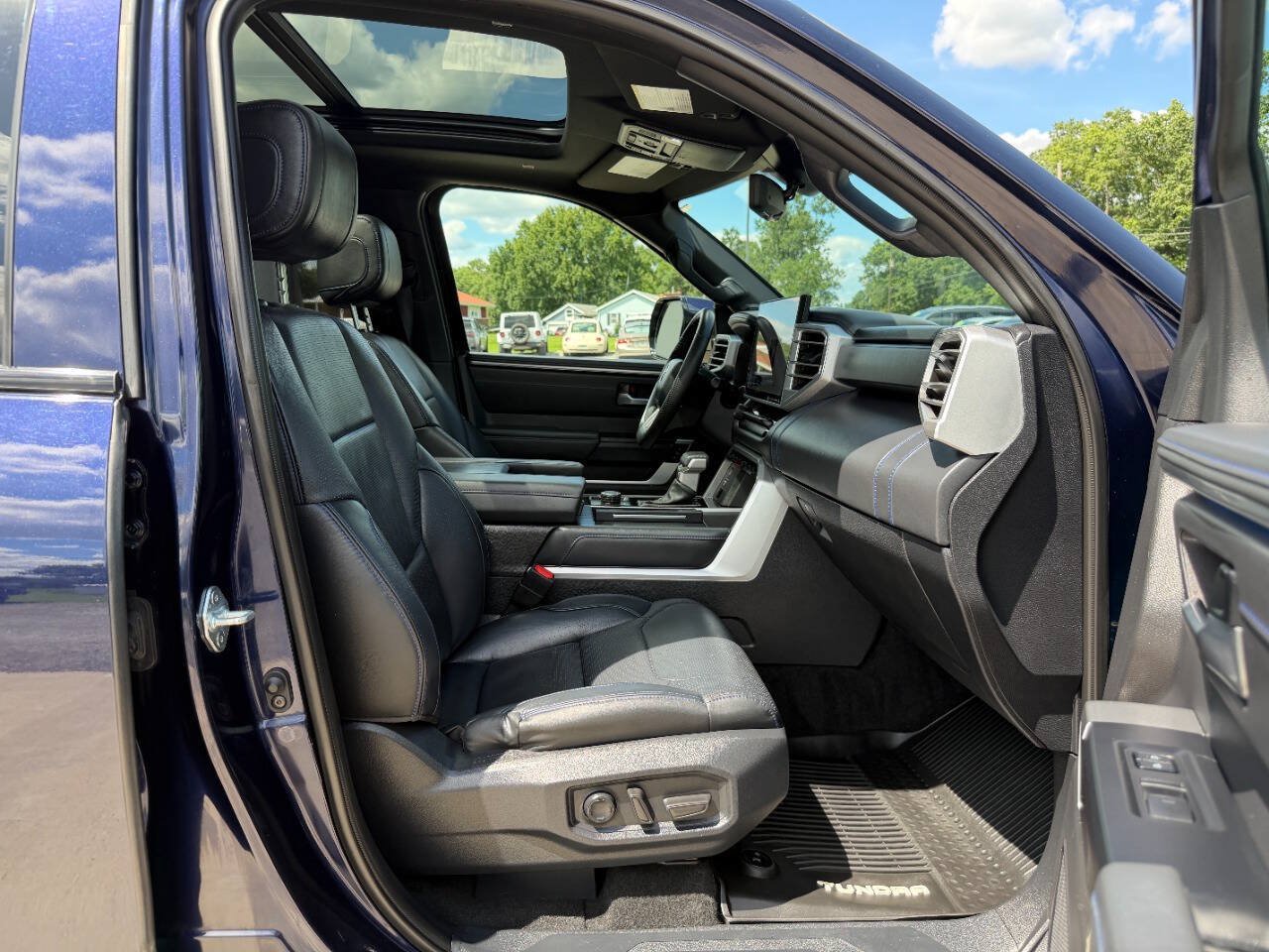 Used 2024 Toyota Tundra Platinum AWD/4WD image 16