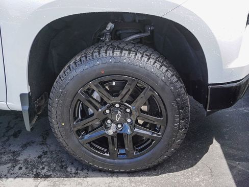 Used 2024 Chevrolet Silverado 1500 LT Trail Boss w/ Convenience Package II AWD/4WD image 9