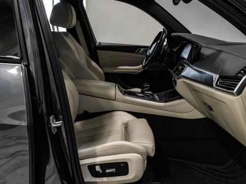 Used 2022 BMW X5 xDrive40i w/ M Sport Package AWD/4WD image 32