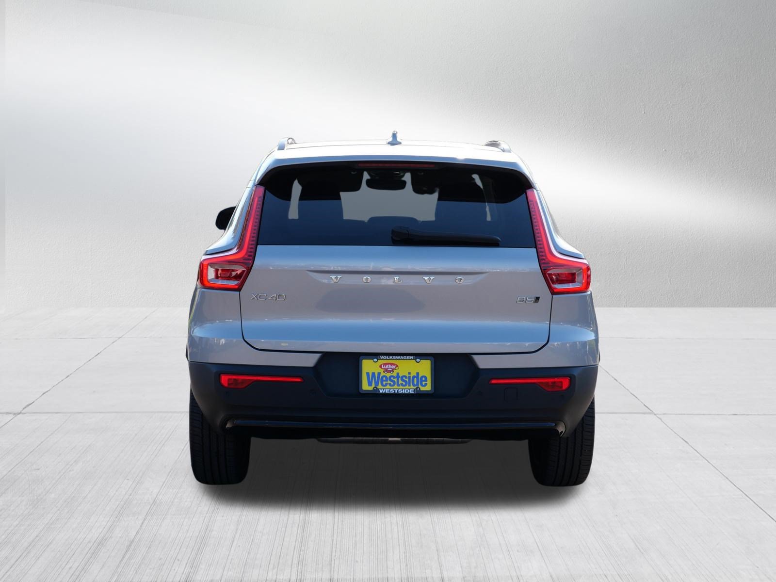 Used 2024 Volvo XC40 B5 Plus w/ Climate Package AWD/4WD image 6