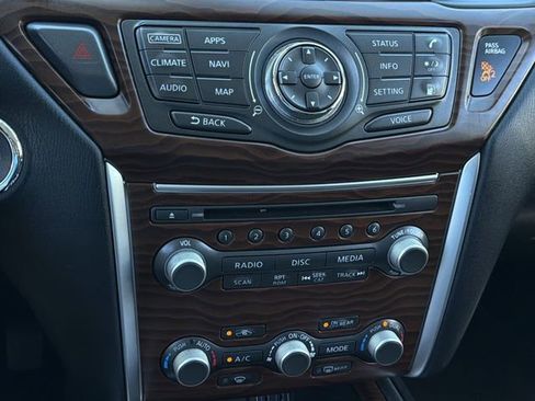 Used 2018 Nissan Pathfinder Platinum AWD/4WD image 28