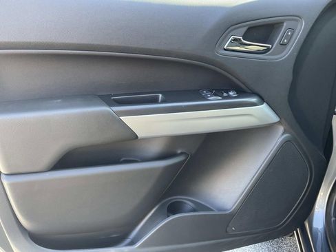 Used 2022 Chevrolet Colorado LT w/ LT Convenience Package image 14