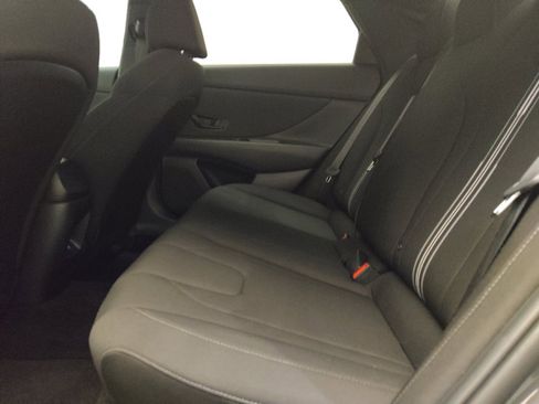 Used 2025 Hyundai Elantra Sport FWD image 18