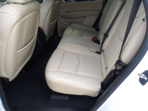 Used 2018 Cadillac XT5 Luxury w/ Driver Awareness Package FWD image 17