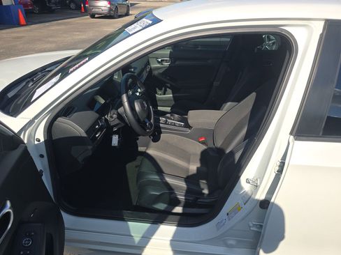 Used 2023 Honda Civic Sport image 8