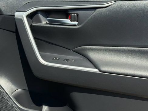Used 2019 Toyota RAV4 XLE w/ Convenience Package FWD image 18