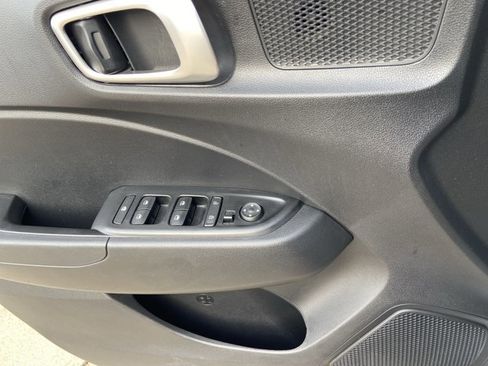 Used 2025 Hyundai Venue SEL FWD image 49