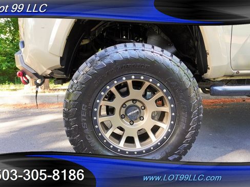 Used 2017 Toyota Tacoma SR5 w/ Tow Package AWD/4WD image 39