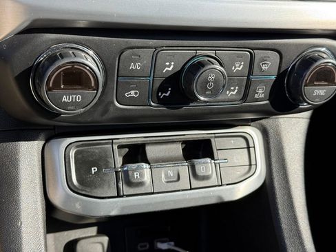 Used 2021 GMC Acadia SLT w/ Technology Package image 23