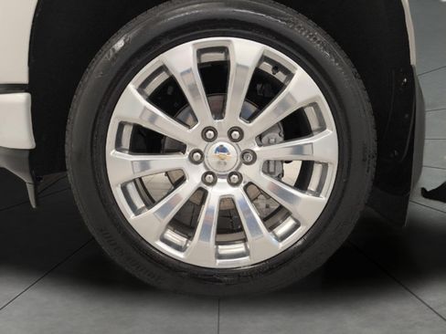 Used 2021 Chevrolet Silverado 1500 High Country w/ Technology Package AWD/4WD image 3