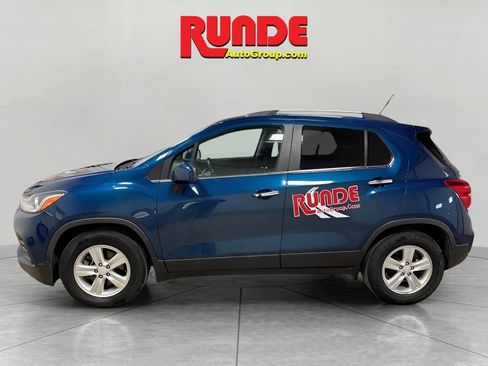 Used 2020 Chevrolet Trax LT w/ Driver Confidence Package FWD image 2