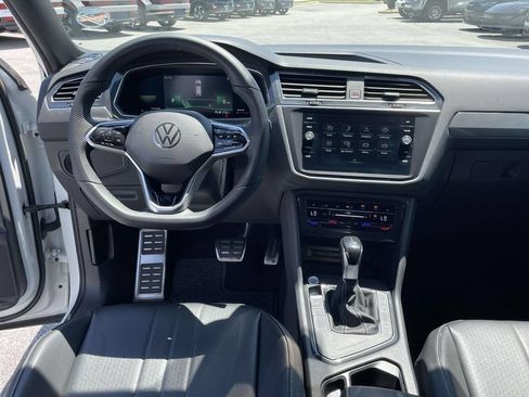 Used 2022 Volkswagen Tiguan SE R-Line FWD image 4