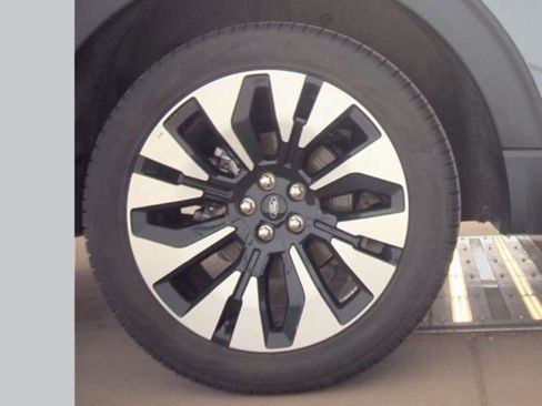 Used 2025 Ford Explorer Platinum w/ LUX Leather Package image 20