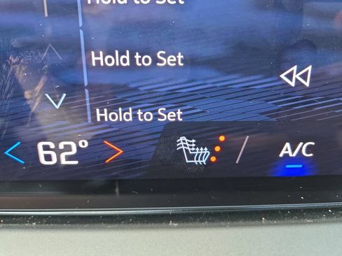 Used 2025 Chevrolet Traverse LT AWD/4WD image 34