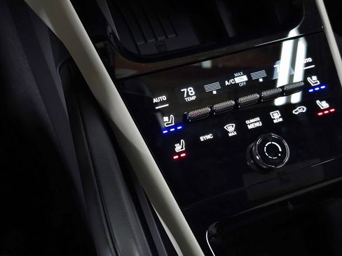 Used 2024 Porsche Cayenne S image 38