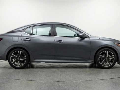 Used 2025 Nissan Sentra SV FWD image 11