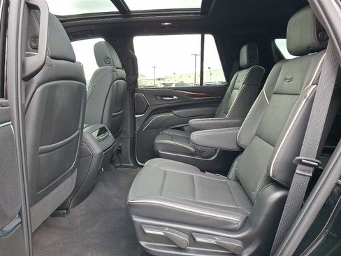 Used 2024 Cadillac Escalade Premium Luxury image 10