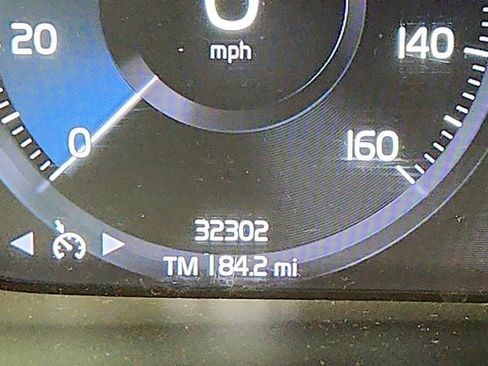 Used 2020 Volvo XC40 T5 Momentum image 15