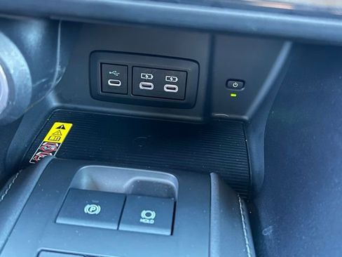 Certified 2024 Toyota Venza LE image 31