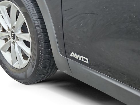 Used 2020 Kia Sorento LX image 18