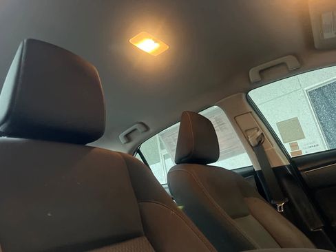 Used 2017 Toyota Corolla LE image 16