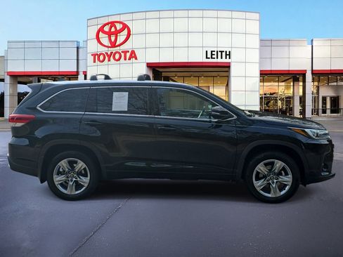 Used 2018 Toyota Highlander Limited image 4