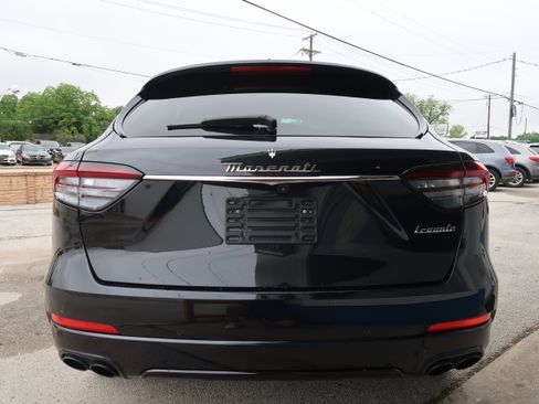 Used 2022 Maserati Levante GT AWD/4WD image 10