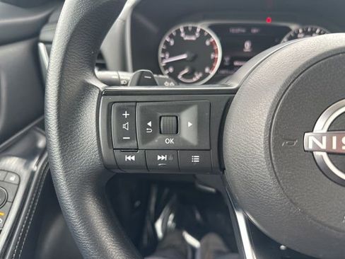 Used 2024 Nissan Rogue SV image 28