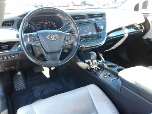 Used 2018 Toyota Avalon Limited image 13